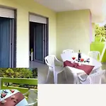 Daire Retreat With Terrace Views *