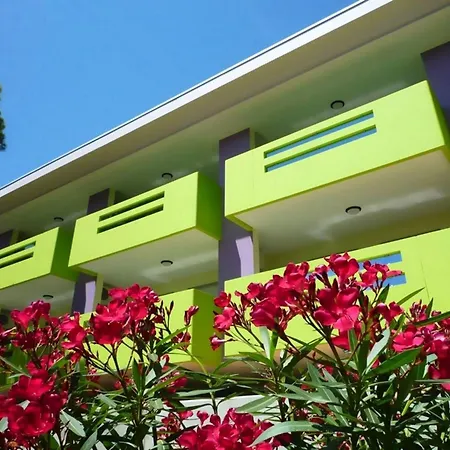 Daire Retreat With Terrace Views *